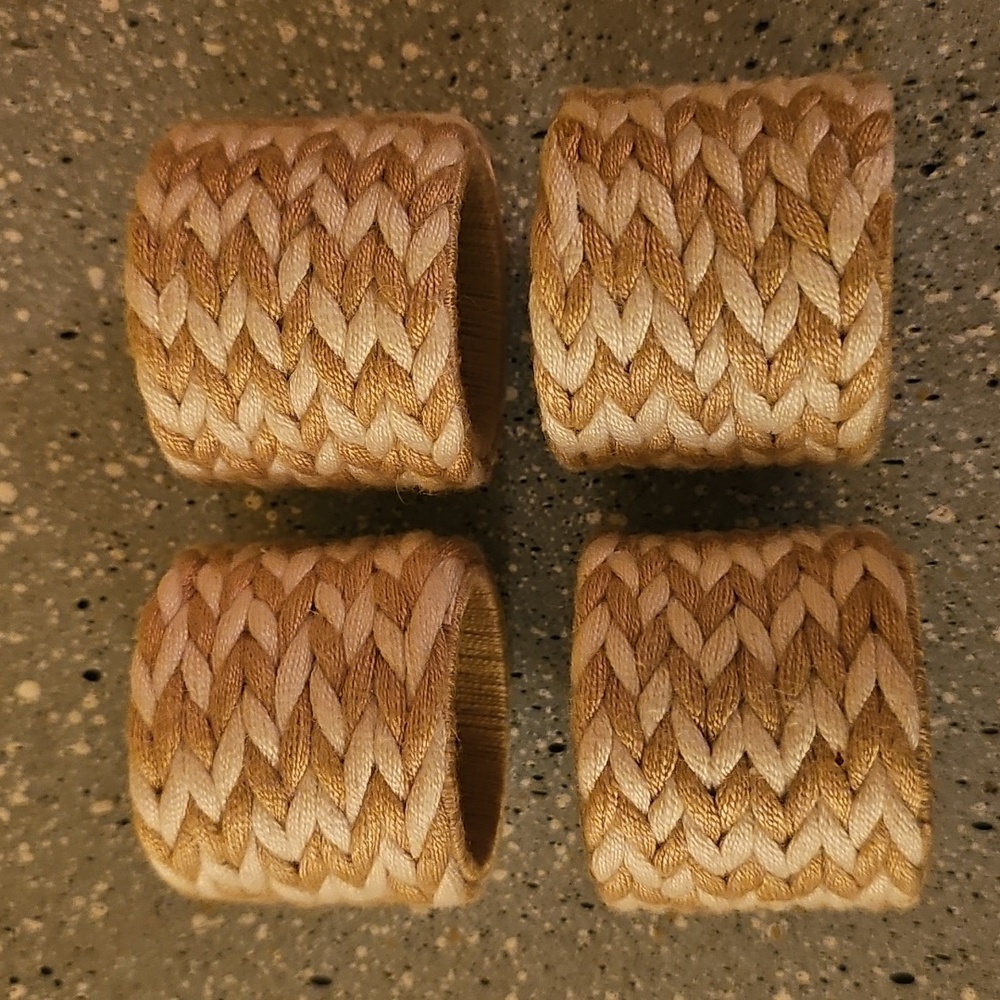 Set Of 4 Woven Khaki & Ivory Napkin Rings